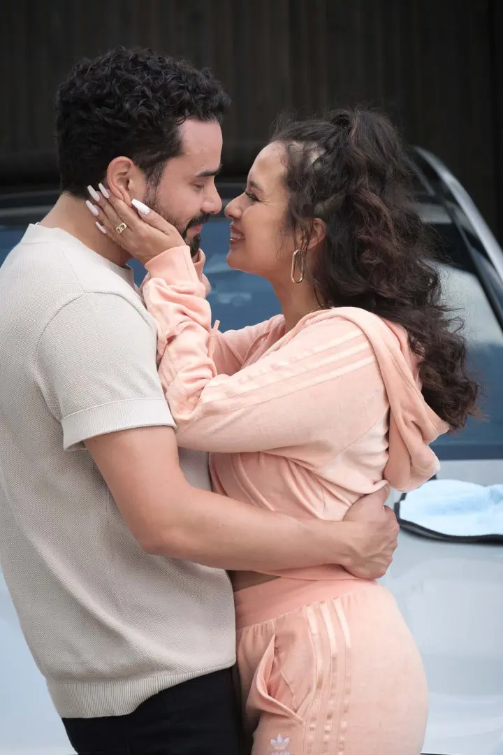 Bump3_JP_Ep8.26_44980176_Hector (Oscar Perez), Rosa (Paula Garcia).jpg