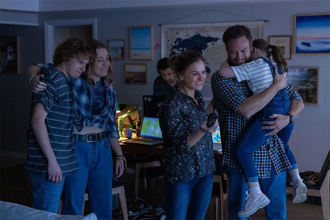 True Spirit. (L to R) Stacy Clausen as Tom Watson, Bridget Webb as Emily Watson, Cliff Curtis as Ben Bryant, Anna Paquin as Julie Watson, Josh Lawson as Roger Watson and Vivien Turner as Hannah Watson in True Spirit. Cr. Julian Panetta/Netflix © 202