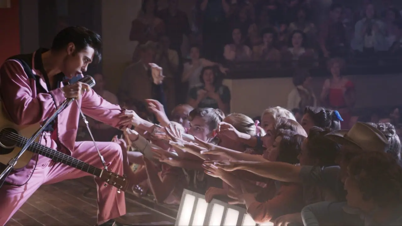 Elvis still 2