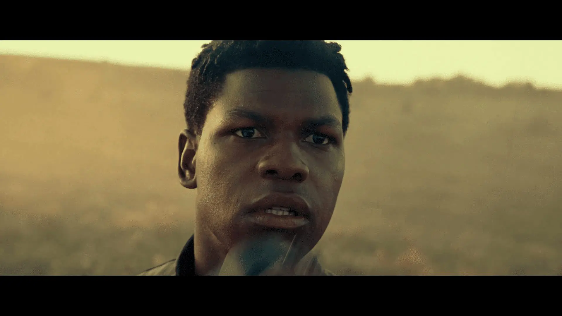Finn looking through macrobinoculars on a desert world