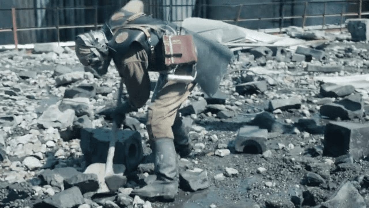 Chernobyl — men clearing graphite from the reactor roof