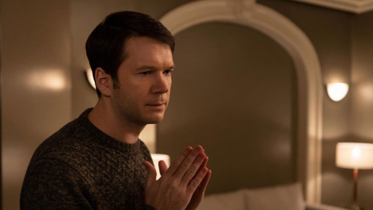 Theo Dimas observes the Arconia’s secrets in a near-silent episode