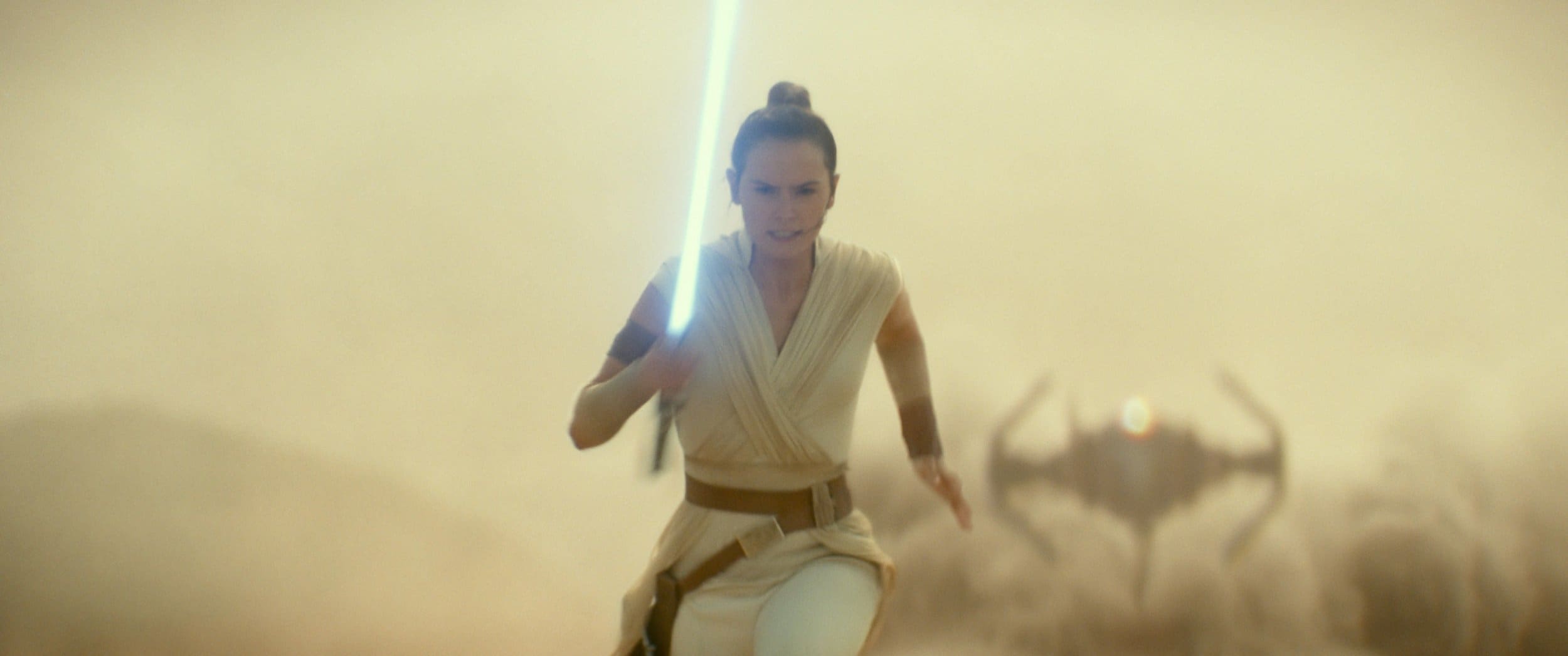 star-wars-episode-9-rey-lightsaber.jpg