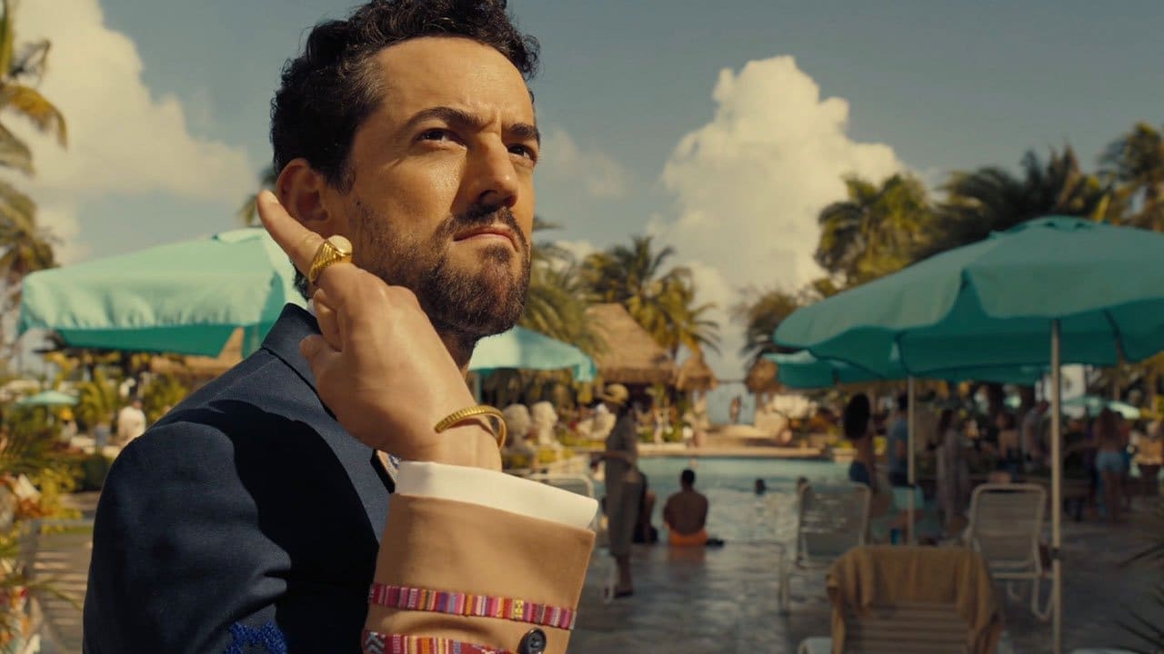 Luis Gerardo Méndez in The Resort